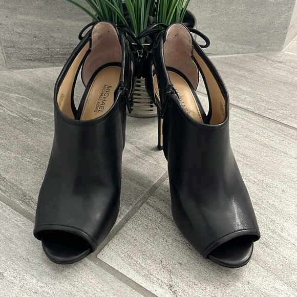 MICHAEL Michael Kors Shoes - Michael Kors black leather heels